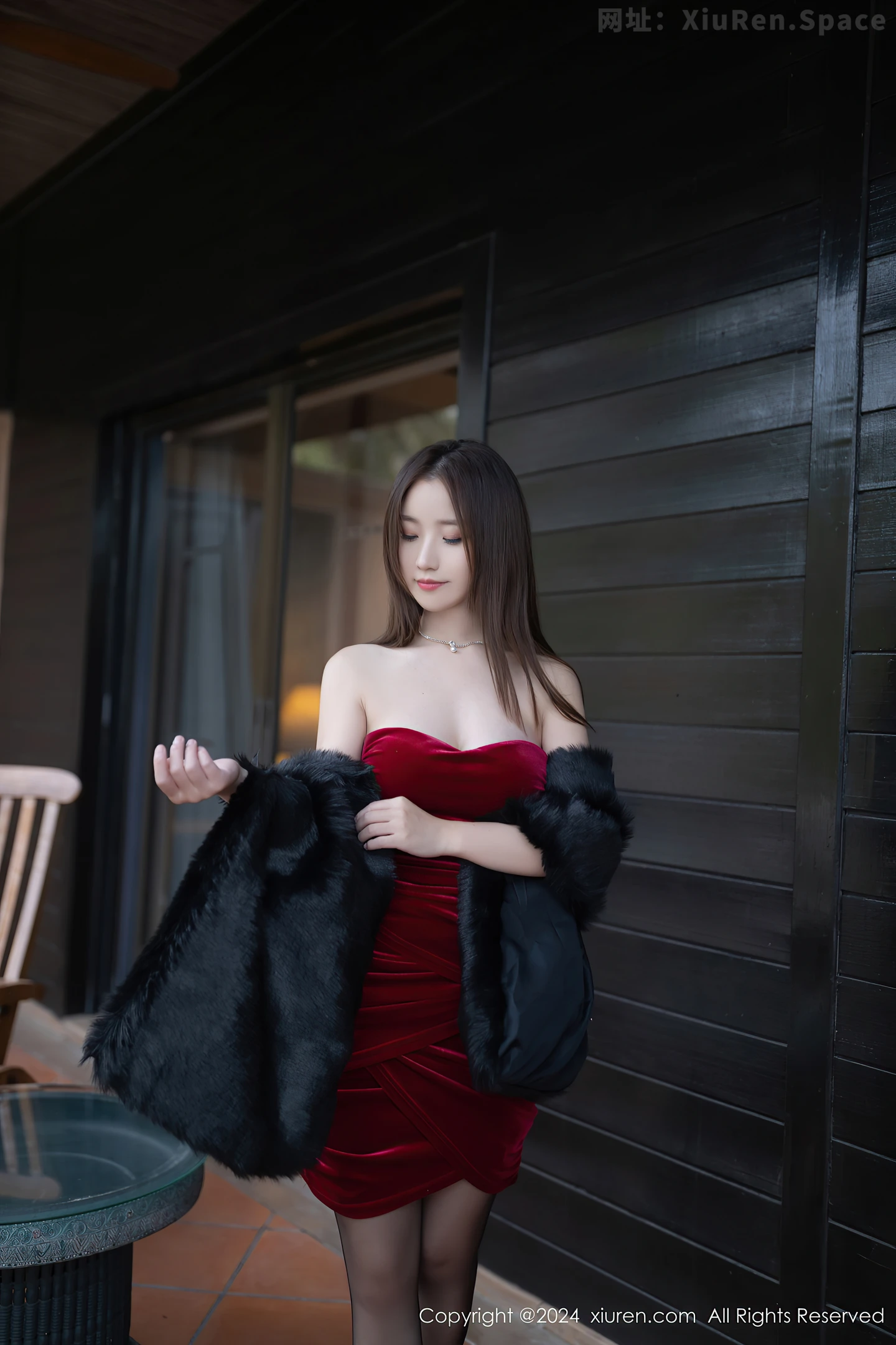 图片[4]-[XiuRen秀人网]VOL.8077 模特杏子Yada性感红色连衣短裙露黑色内衣秀曼妙身姿诱惑写真82P-秀人网官方网站